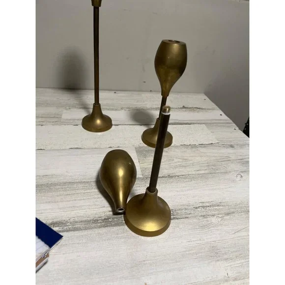 Set of three solid brass candlesticks - Picture 5 of 7